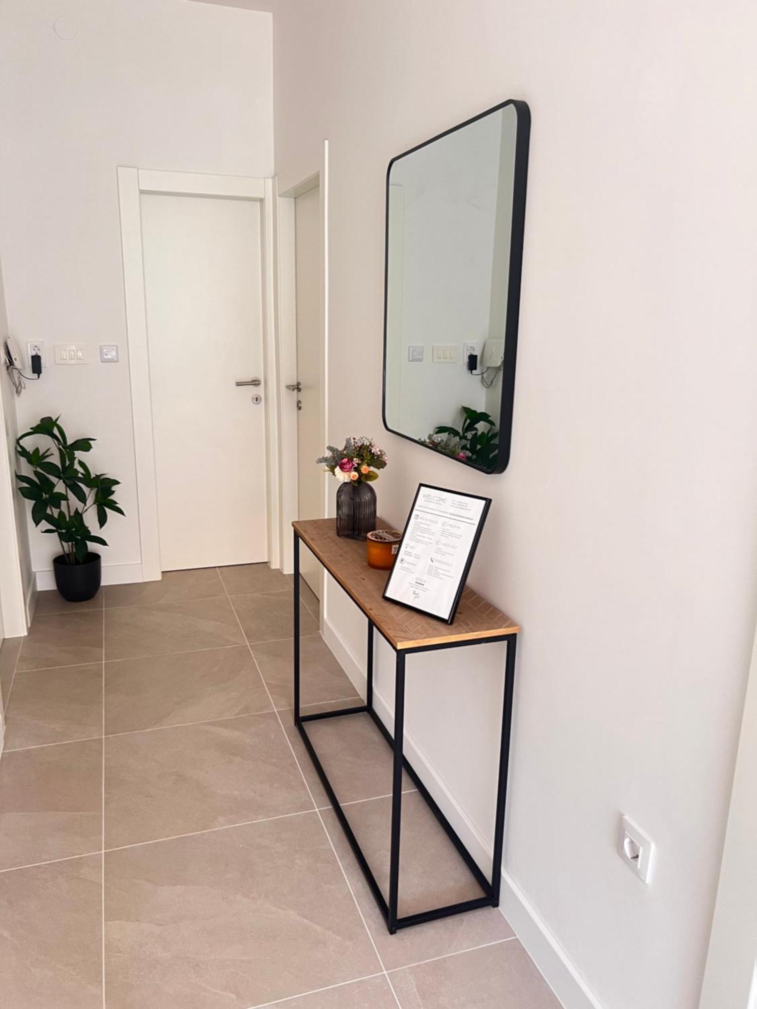 Javorska Apartment *